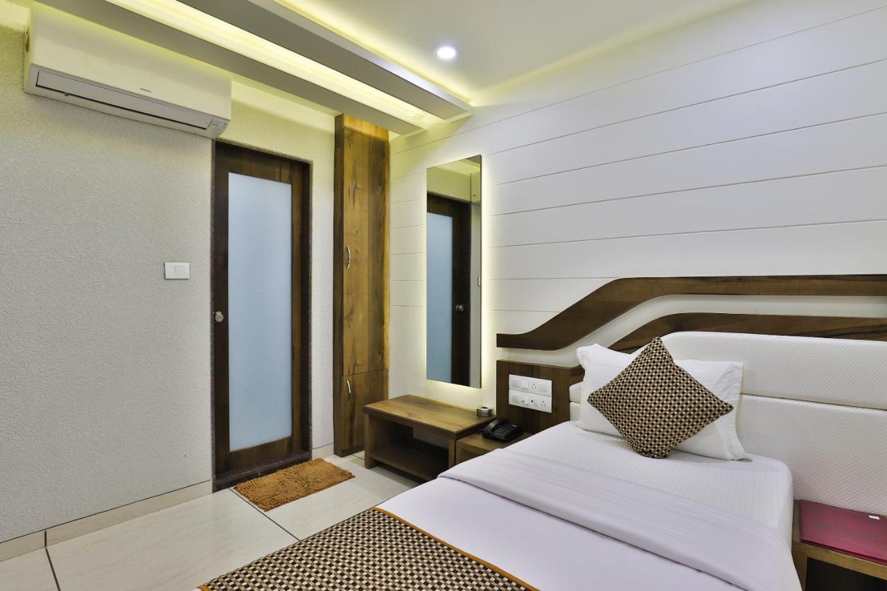 Hotel Pearl Vadodara Exterior photo